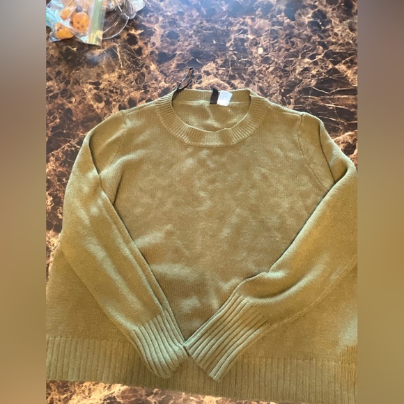 Sweaters - Picture 2 of 5